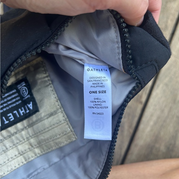 Athleta Kinetic Sling Bag Cross Body Small Purse Waist Belt Fanny Pack in Black - Picture 8 of 10